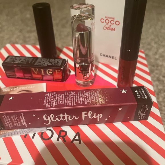 Makeup Bundle - Picture 3 of 5